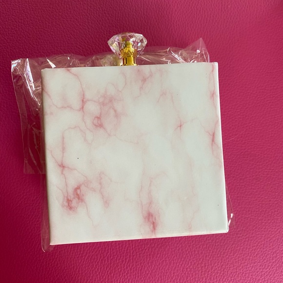 Eyelash extensions - Picture 10 of 12